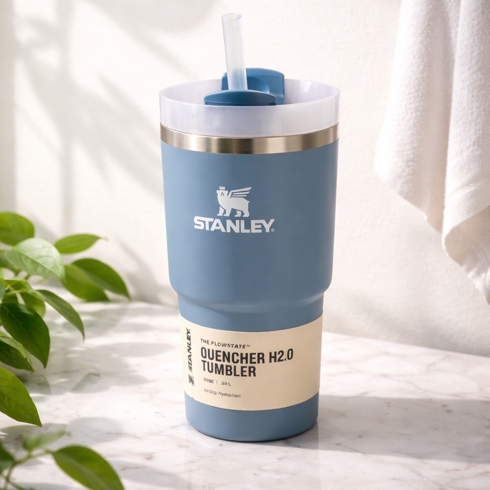 NWT Stanley Quencher H2.0
FlowState 20oz Tumbler
Straw Cup. Color Indigo